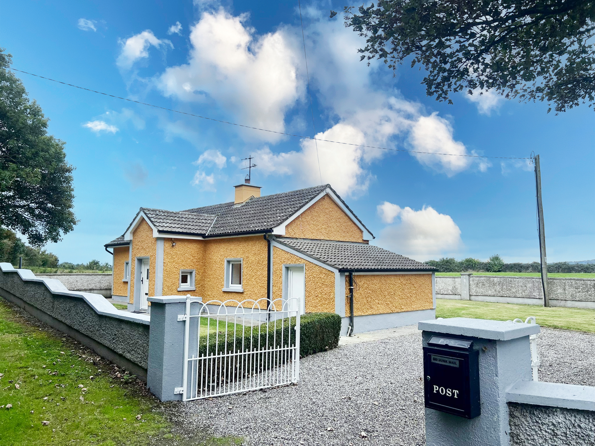 Moate Cottage, Rathellen, Leighlinbridge, Carlow, Co. Carlow Moate Cottage, Rathellen, Leighlinbridge, Carlow, Co. Carlow